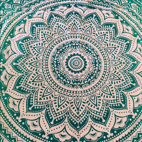 Beautiful Mandala sheet wall hanging 84 x 76 inch - Picture 2 of 7